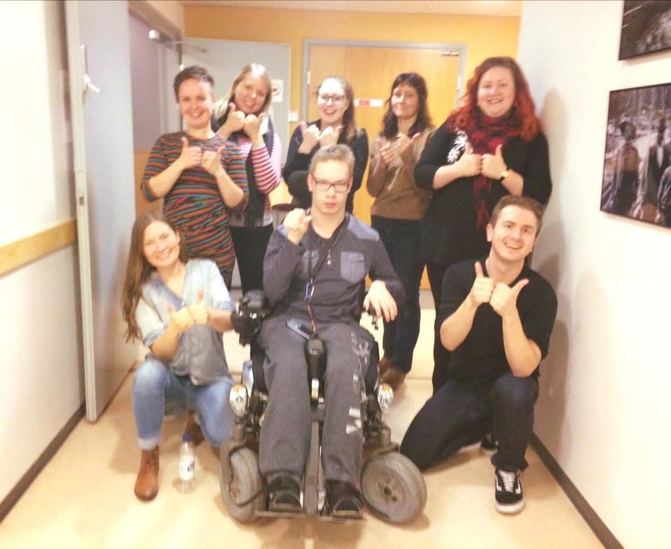 Ryhmäkuva Antti Annolan Estill Voice Training -koulutuksesta vuodelta 2016